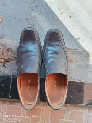 Sepatu kantor Buccherri 43